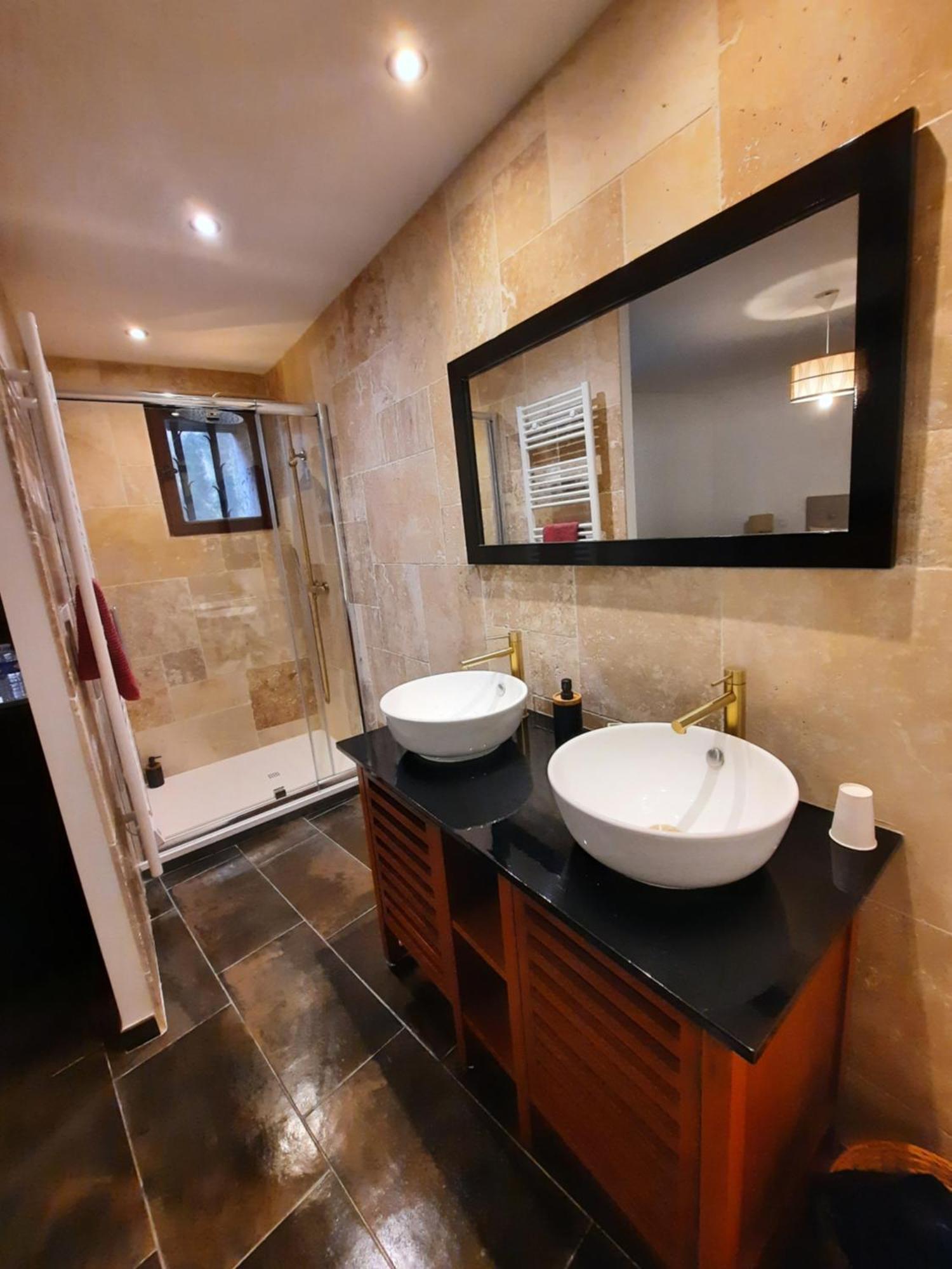 La Bonbonniere Gite De Charme Avec Jacuzzi Malaucene Exterior photo