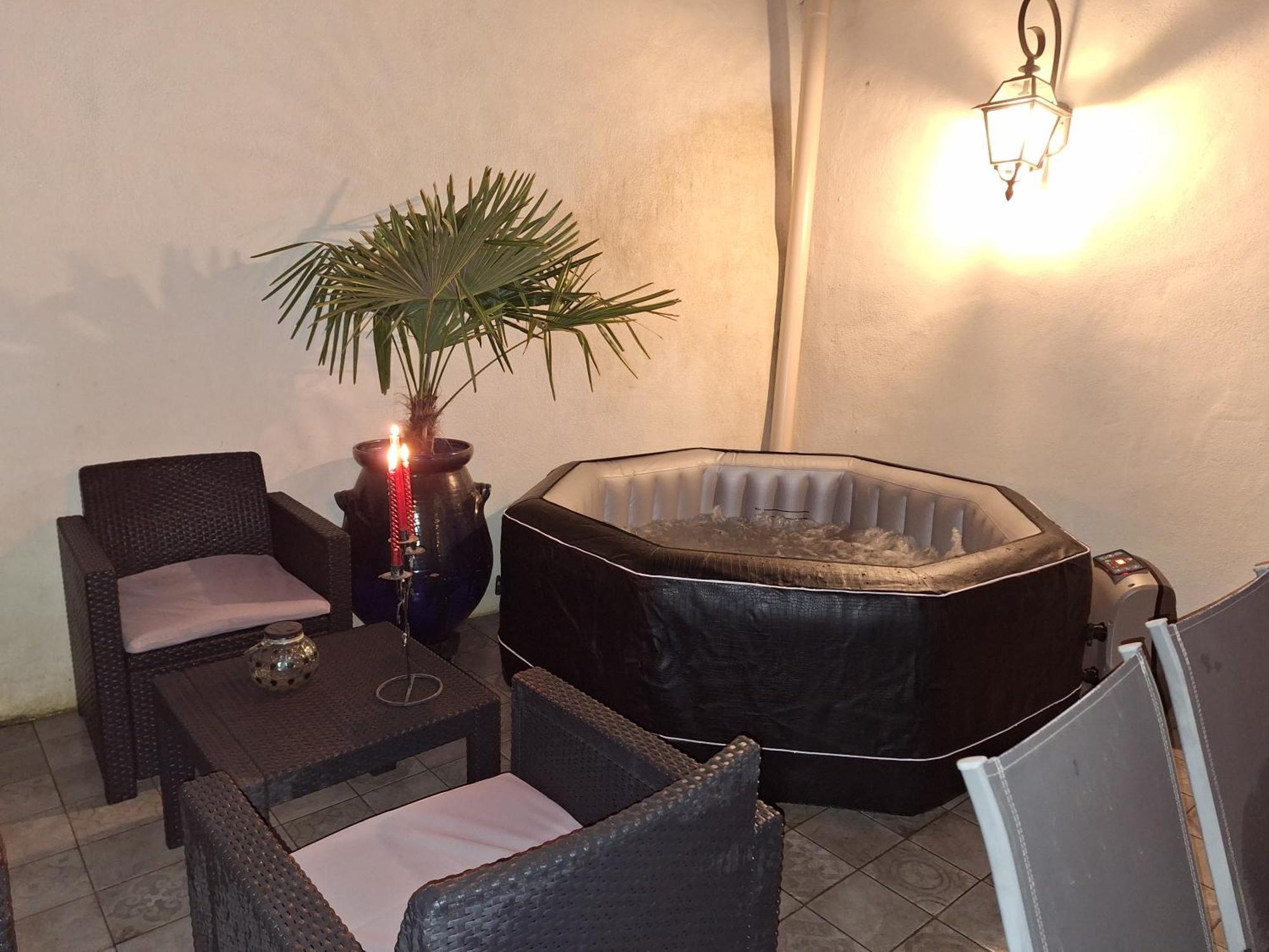 La Bonbonniere Gite De Charme Avec Jacuzzi Malaucene Exterior photo