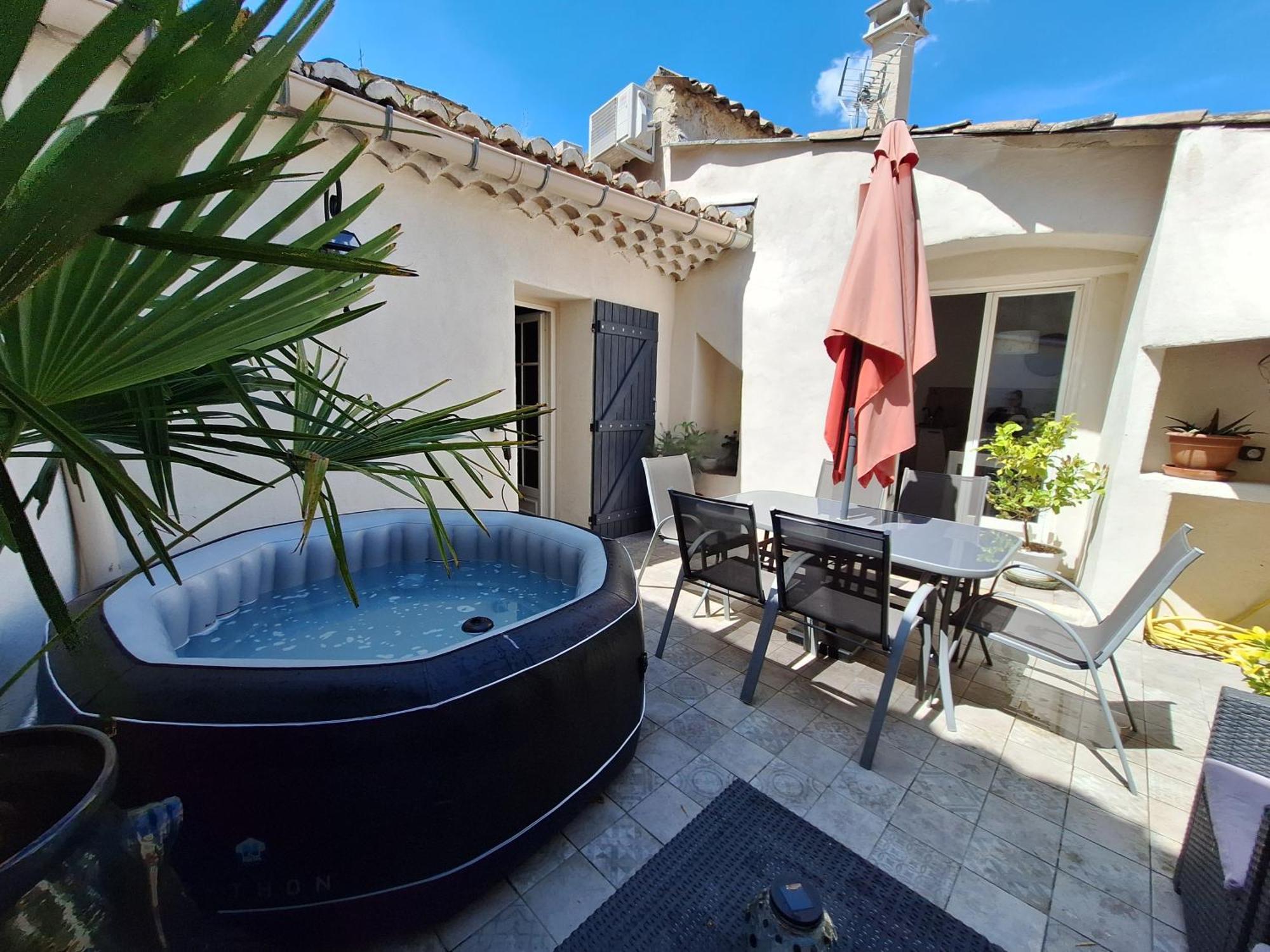 La Bonbonniere Gite De Charme Avec Jacuzzi Malaucene Exterior photo